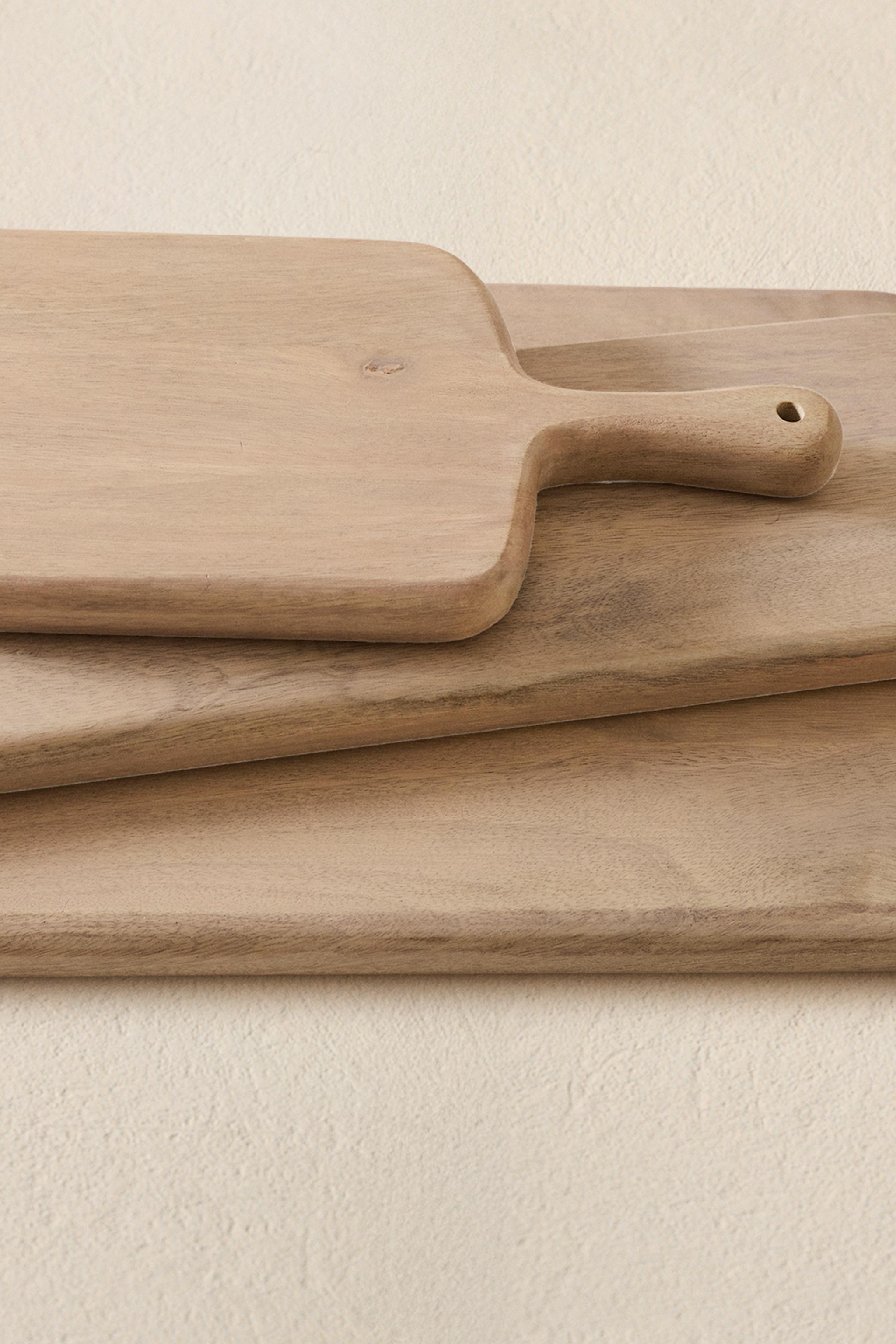 MANGO WOOD CUTTING BOARD